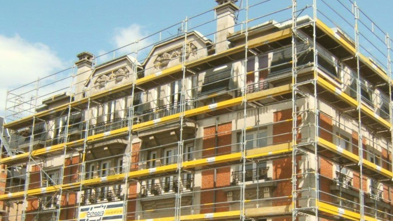 Installation professionnelle de signalisation routière